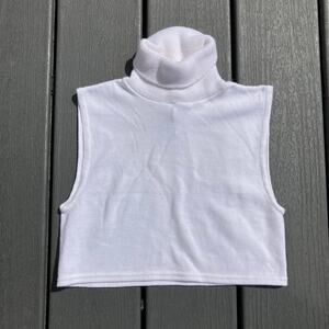Vintage white sleeveless cropped turtleneck, Y2K preppy indie